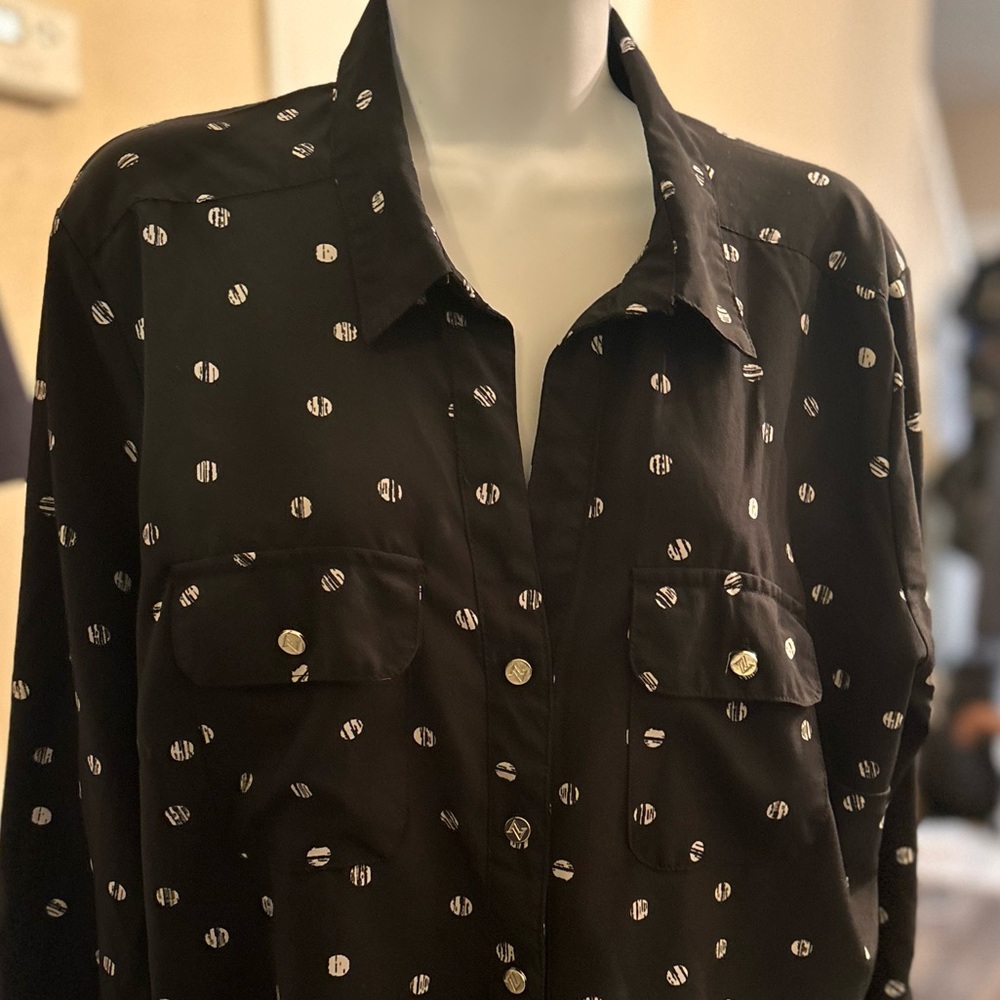 💥 Adrienne Vittadini Black and White Polka Dot Blouse